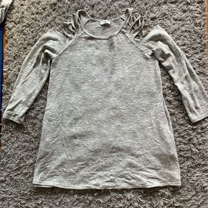 Umgee tunic with shoulder cutouts